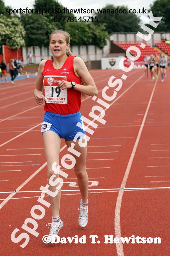 Inter girls 1500 metres, English Schools Track and Field. Photo: David T. Hewitson/Sports for All Pics